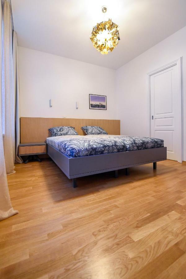 City Centre Chic Apartment Ljubljana 1/4 Luaran gambar